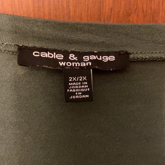 3/4 sleeve v neck tee. Super soft! - Picture 2 of 3